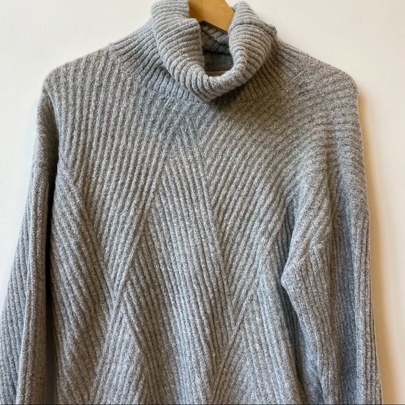 NWT It's Our Time Pullover Turtleneck Ribbed Sweater Gray Women's Size XS - Picture 2 of 7